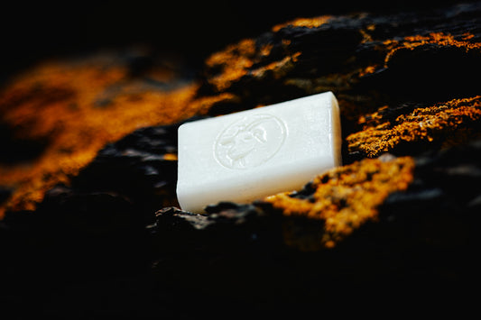 Comment le lait de chèvre peut-il aider à traiter l'acné ? Découvrez les bienfaits de ce super-ingrédient pour une peau claire et éclatante Whouaa Cosmetic Natural